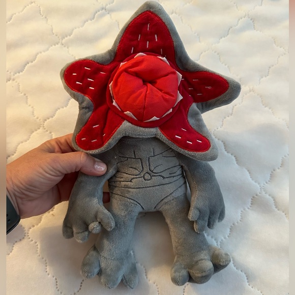 Plush Stranger Things Demogorgon - Picture 1 of 3